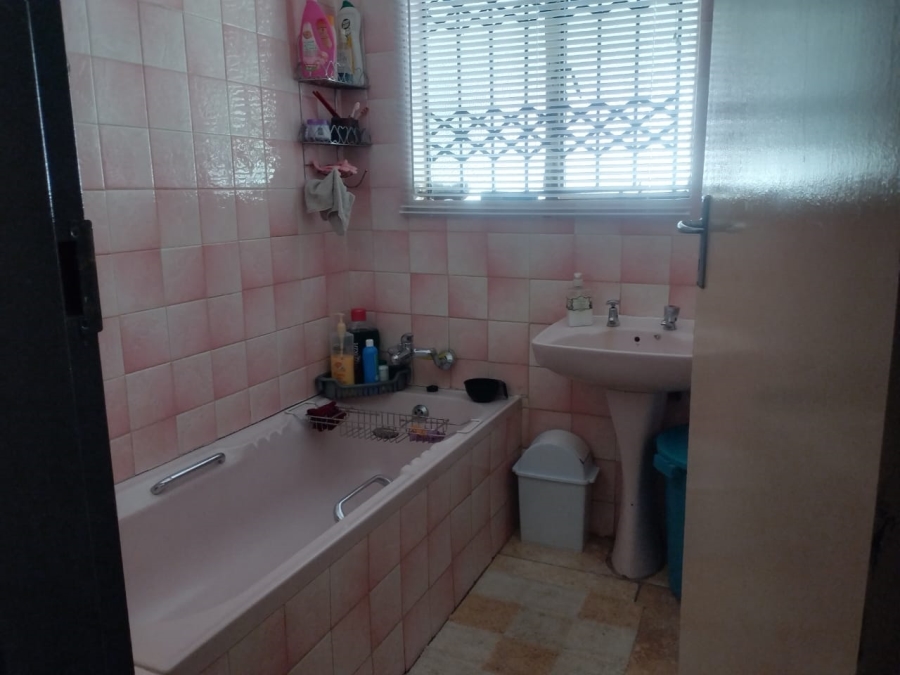 5 Bedroom Property for Sale in Mogwase North West